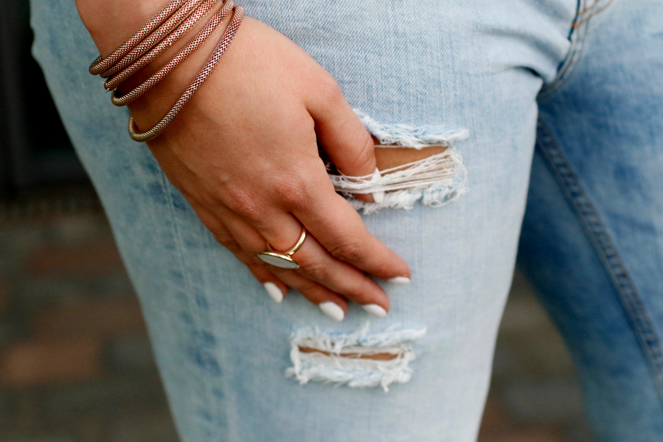 lace-up-shirt-white-girlfriend-jeans-outfit-ootd-blogger-mrsbrightside (2)