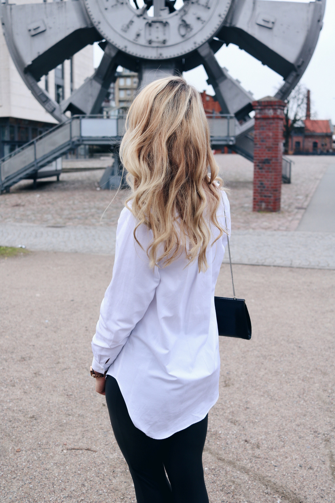 mrs.brightside-rosavivi-outfit-boyfriend-xxl-oversized-bluse-blouse-lederleggings-leatherleggings-look-spring-stiefeletten-zara-blogger-blog-8