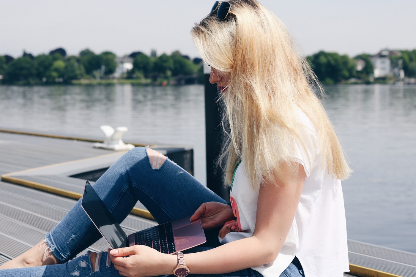 mrsbrightside-rosavivi-instagram-promo-blickschutzsfilter-3m-alster-hamburg-außenalster-travel-deutsch-blogger-birkenstock1