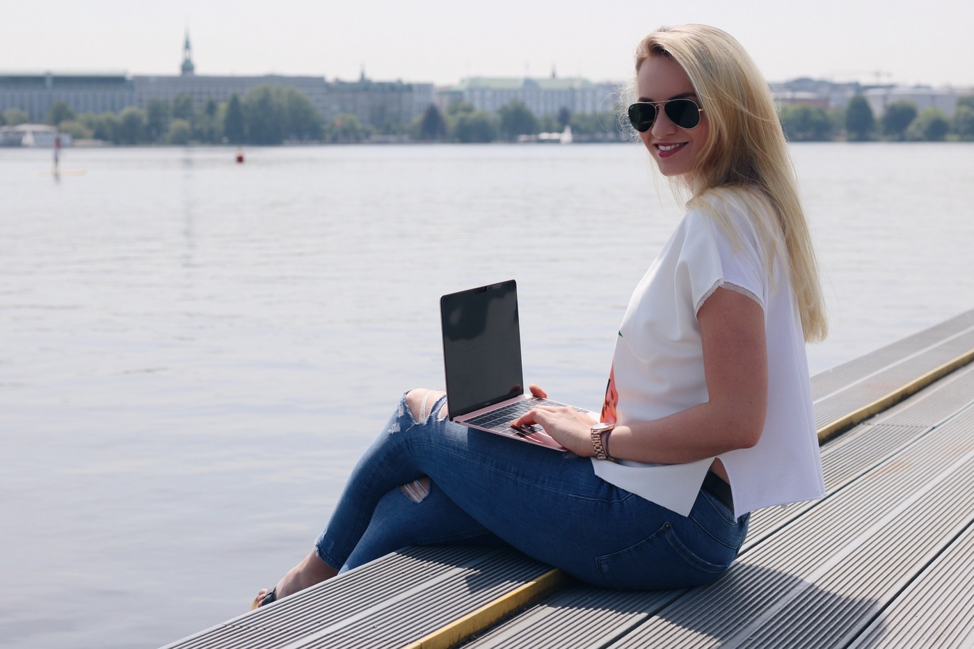 mrsbrightside-rosavivi-instagram-promo-blickschutzsfilter-3m-alster-hamburg-außenalster-travel-deutsch-blogger-birkenstock1