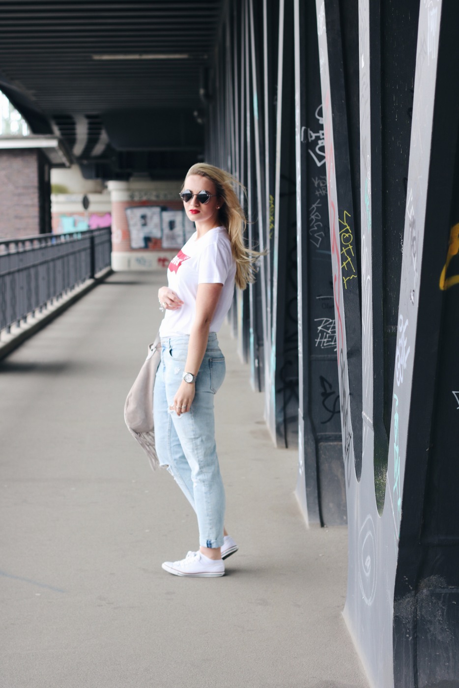 mrsbrightside-rosavivi-blogger-modeblogger-outfit-look-casual-levis-shirt-boyfriend-girlfriend-jeans-fransentasche-fringe-bag-cool-hamburg
