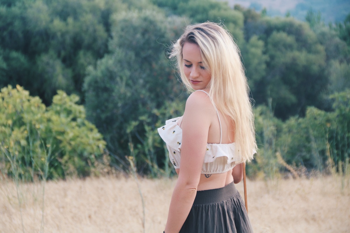 Blogger Mrs.Brightside Rosavivi Grüner Rock Croptop Natur Portugal Algarve Travel Outfit Look Summer Sommer 11