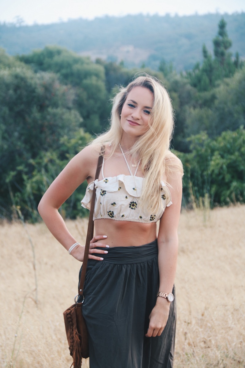 Blogger Mrs.Brightside Rosavivi Grüner Rock Croptop Natur Portugal Algarve Travel Outfit Look Summer Sommer 11
