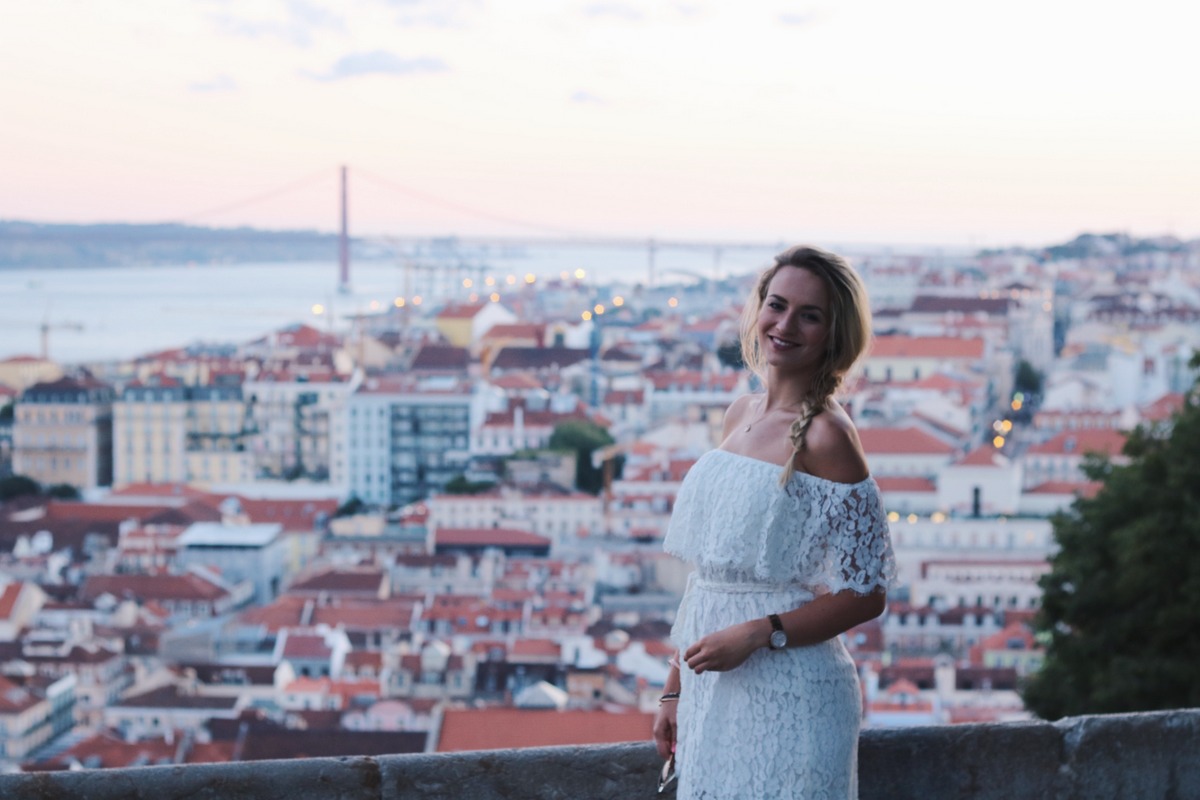 Blogger Mrs.Brightside Rosavivi White Dress Lace Weiß Spitze Kleid Lissabon Portugal Travel Outfit Look Summer Sommer 9