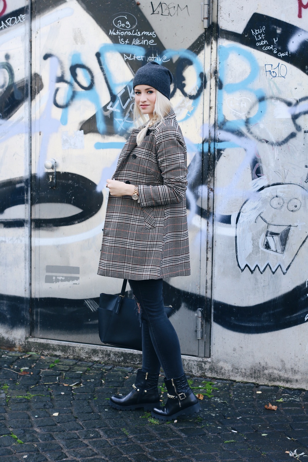 Mrs. Brightside Blogger Herbstoutfit Herbsttrend Creme Beige Beanie Kaschmir Boots Herbst