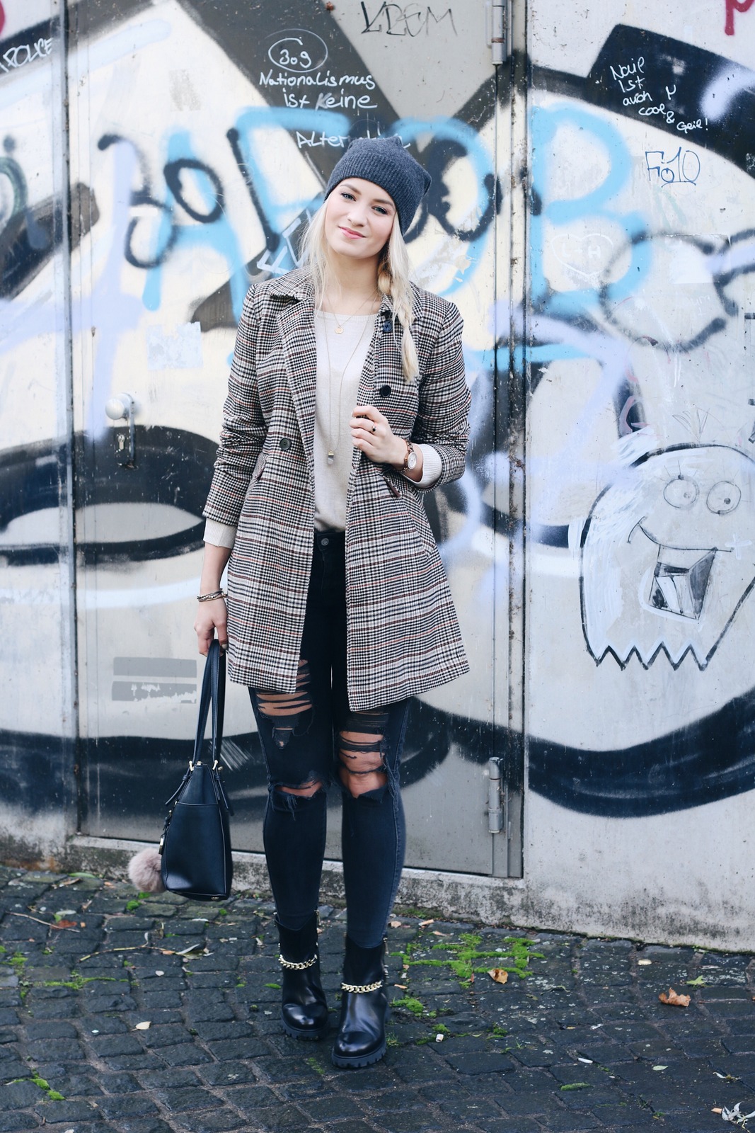 Mrs. Brightside Blogger Herbstoutfit Herbsttrend Creme Beige Beanie Kaschmir Boots Herbst