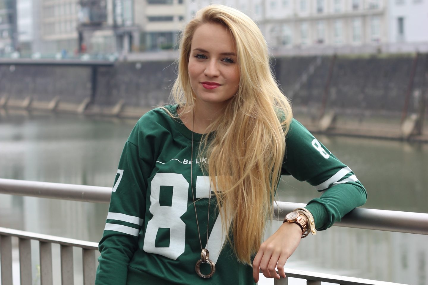 Outfit: College-Pullover