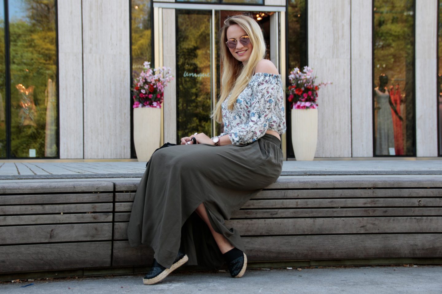 Outfit: Green Maxiskirt & Off Shoulder Blouse
