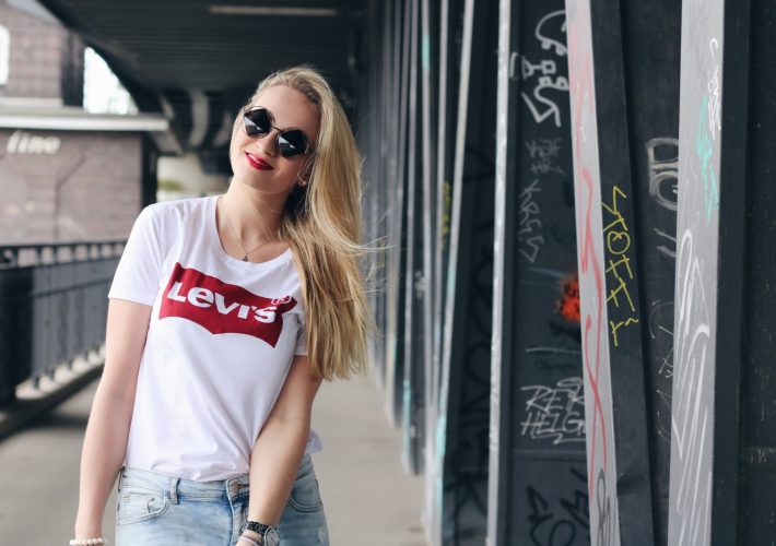 mrsbrightside-rosavivi-blogger-modeblogger-outfit-look-casual-levis-shirt-boyfriend-girlfriend-jeans-fransentasche-fringe-bag-cool-hamburg