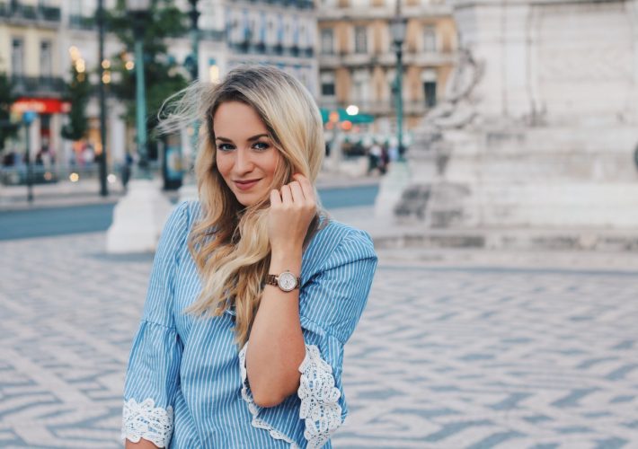 Blogger Mrs.Brightside Rosavivi Lissabon Portugal Travel Outfit Look Summer Sommer White Jeans Blue Blouse Zara 10